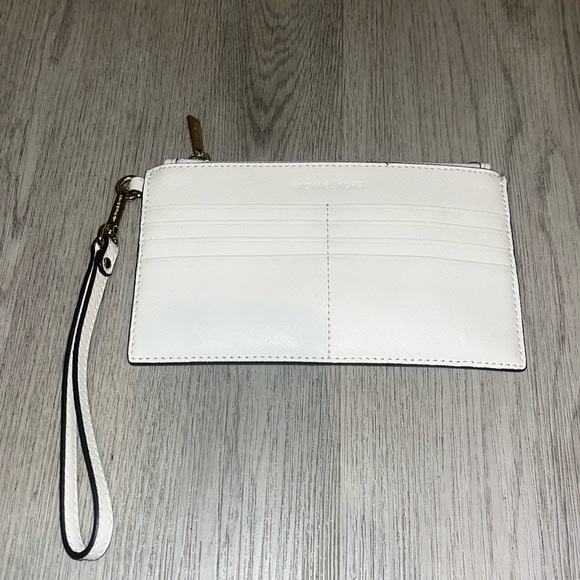 Michael Kors Handbags - Michael Kors clutch wallet